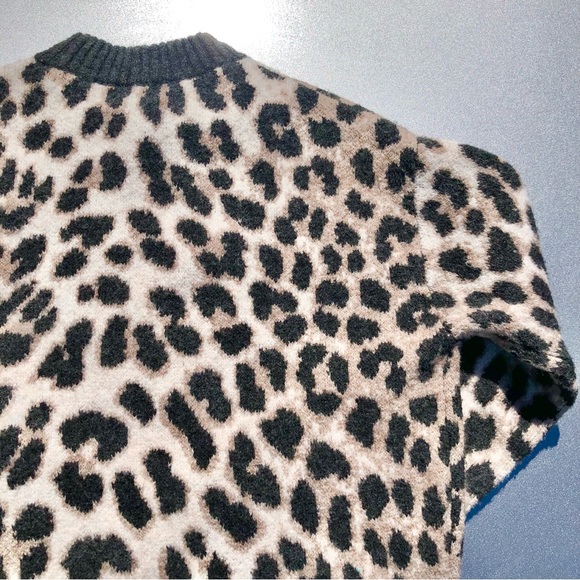 H&M Animal Print Sweatshirt/Sweater Lightweight Size XS (Extra Small) - Picture 11 of 13